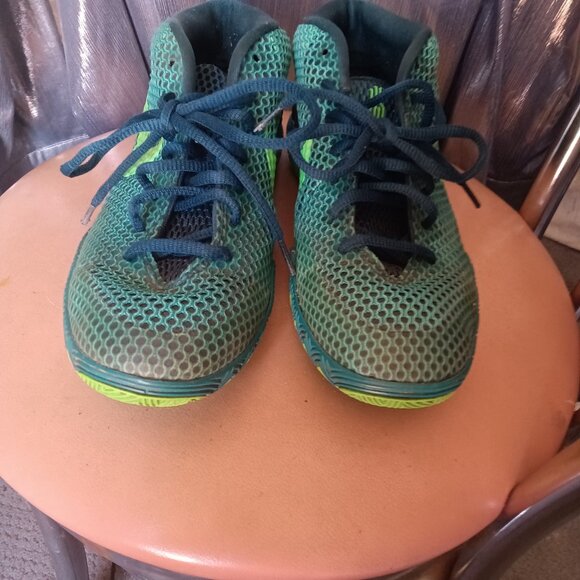 Nike Kyrie Irving Rare Green Gold US size 6 - Picture 2 of 5